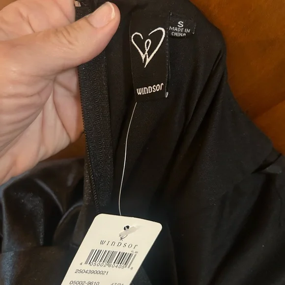 NWT Windsor Black Strapless Ruched Gown with adorable bow in back Size Small - Picture 6 of 7